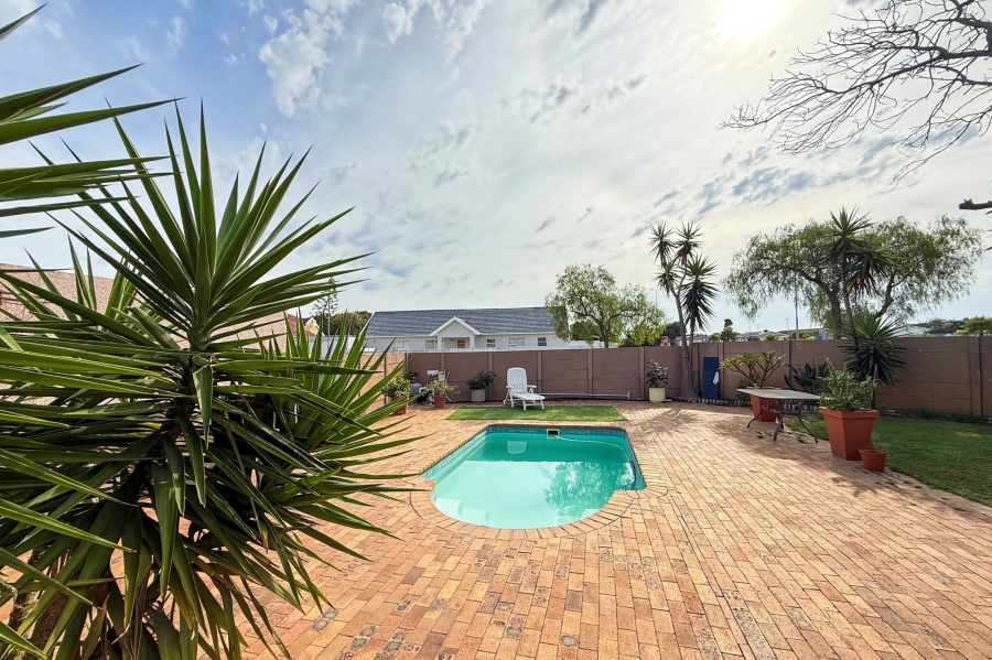 4 Bedroom Property for Sale in Bothasig Western Cape
